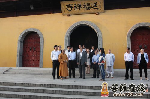 周玉龙-苏州人大常委会副主任周玉龙视察昆山延福禅寺