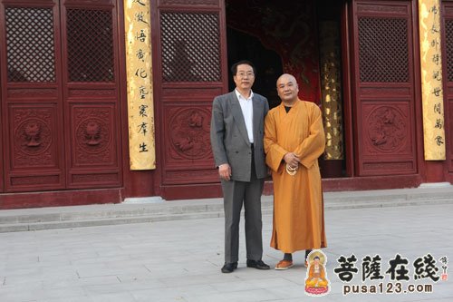 周玉龙-苏州人大常委会副主任周玉龙视察昆山延福禅寺