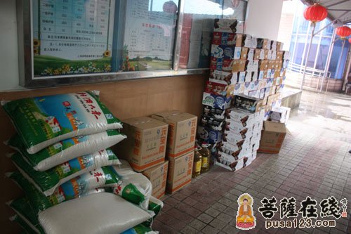 敬老院-上海寿安寺重阳节前夕为敬老院送温暖