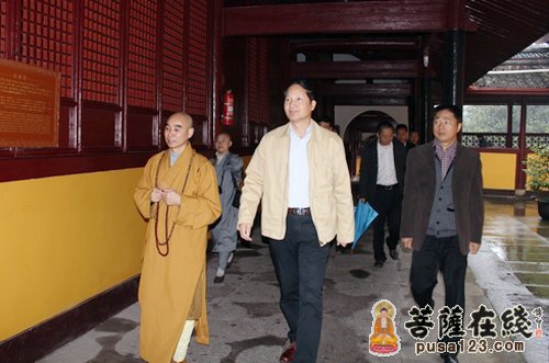 宁波人大常委副主任一行到天童禅寺调研