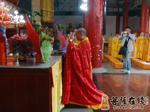 澳门普善佛堂住持宽静大和尚一行前往五祖寺礼祖
