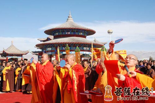 甘肃山丹大佛寺举行观音圣像开光庆典法会