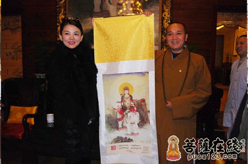 峨眉山-著名主持人李湘参访峨眉山大佛禅院 峨眉山-著名主持人李湘参访峨眉山大佛禅院