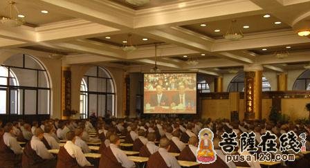 五台山-山西五台山佛教界组织收看党的十八大开幕式