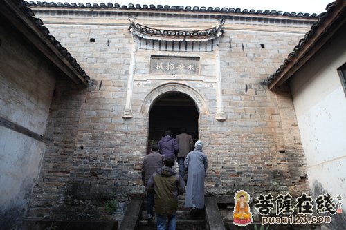 佛教-各地学者共聚襄阳 考察襄樊佛教