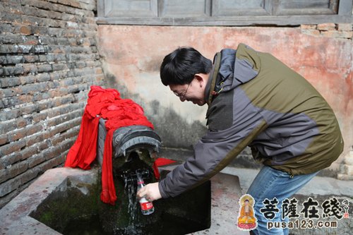 佛教-各地学者共聚襄阳 考察襄樊佛教