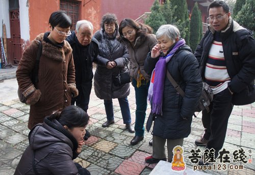 佛教-各地学者共聚襄阳 考察襄樊佛教