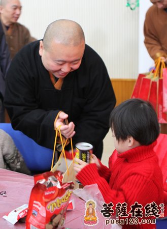 佛教-上海玉佛禅寺与市儿福院共庆元旦活动