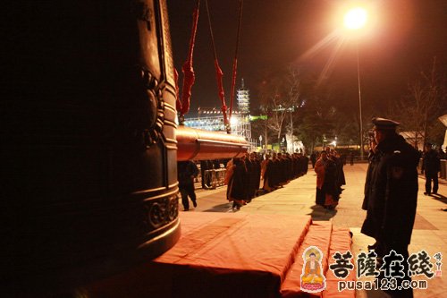 吉祥钟声福慧双增 全国各大寺院举行2013撞钟