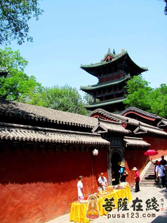 寺院一景(图片来源:菩萨在线 摄影:晨星)