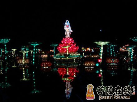 峨眉山-峨眉山大佛禅院举行首届大型迎春艺术灯会