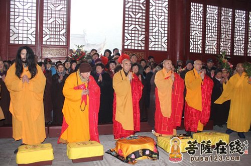 天童禅寺方丈诚信大和尚主持蟠龙寺慧清法师出关仪式