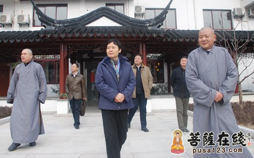 苏州人大主任杜国玲一行到和合安养院 秋爽大和尚接待