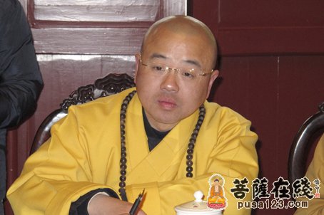 绍兴炉峰禅寺寺管会主任,方丈净芳大和尚出席会议