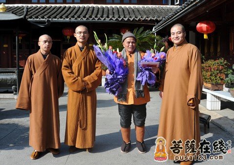 普陀山佛协代表慰问杨枝禅林印行长老78岁寿诞