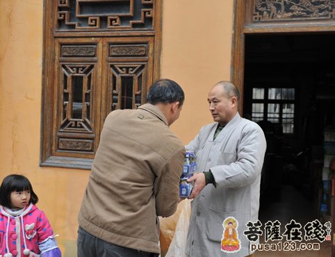 广东南华禅寺为韶关市大塘敬老院送去温暖