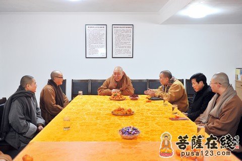 普陀山佛协会长道慈大和尚一行前往普陀山各寺庵慰问
