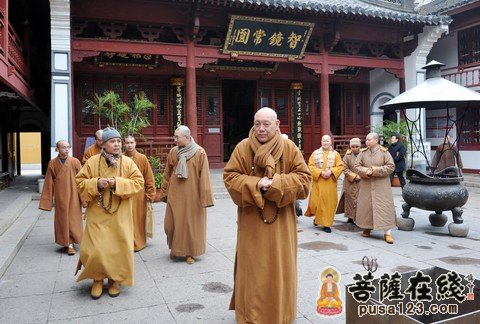普陀山佛协会长道慈大和尚一行前往普陀山各寺庵慰问