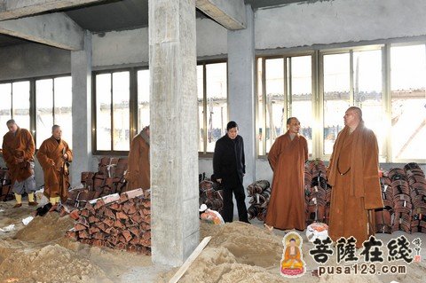 普陀山佛协会长道慈大和尚一行前往普陀山各寺庵慰问