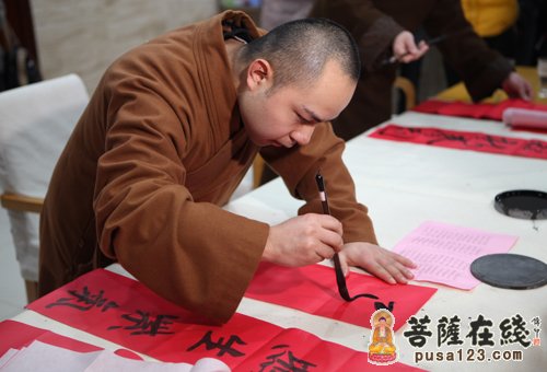 上海玉佛禅寺举行2013年迎新送春联活动