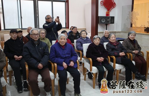 上海玉佛禅寺举行2013年迎新送春联活动