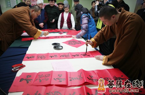 上海玉佛禅寺举行2013年迎新送春联活动