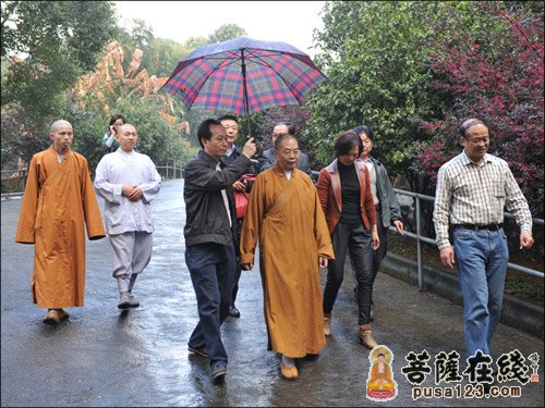 广东南华禅寺举行春暖人心爱进万家慈善捐赠活动