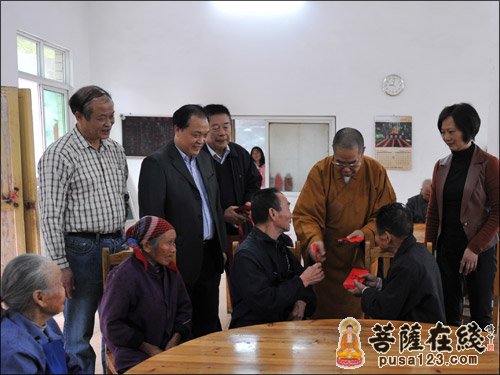 广东南华禅寺举行春暖人心爱进万家慈善捐赠活动