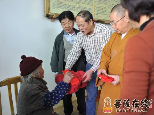 广东南华禅寺举行春暖人心爱进万家慈善捐赠活动