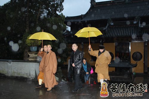 浙江省民宗委主任冯志礼视察宁波天童禅寺