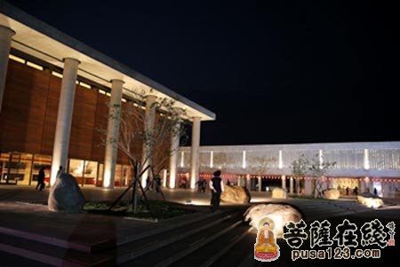圣严法师-圣严法师圆寂四周年 台湾农禅寺举办水月映空感恩晚会