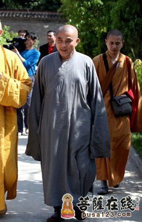 扬州佛教协会副会长,扬州市高旻寺方丈文龙大和尚