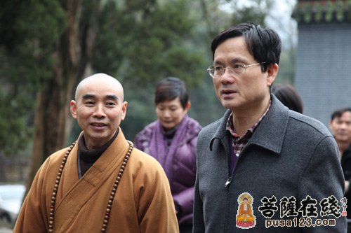 浙江省宁波市人大副主任胡谟敦视察宁波天童禅寺
