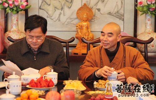 浙江省宁波市人大副主任胡谟敦视察宁波天童禅寺