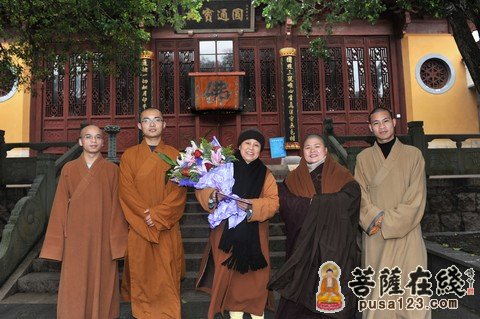 浙江普陀山佛协委派代表慰问颐养堂老年僧尼