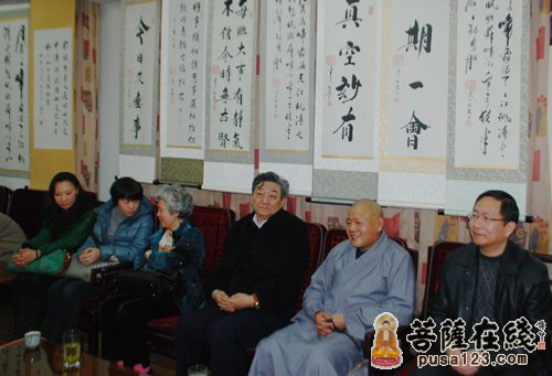 中国著名书法家韩天衡一行参访寒山寺 秋爽大和尚陪同
