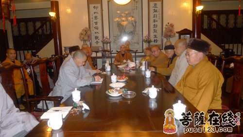 天童禅寺召开学习“两会”精神及2013工作部署会议