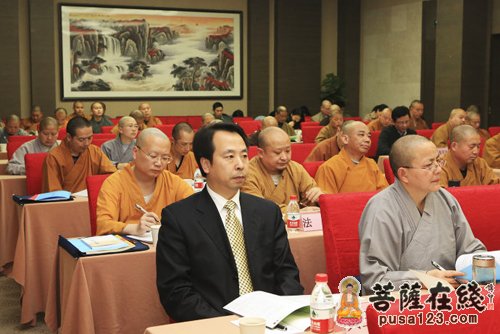 湖北省佛教协会八届一次常务理事会议在武昌召开