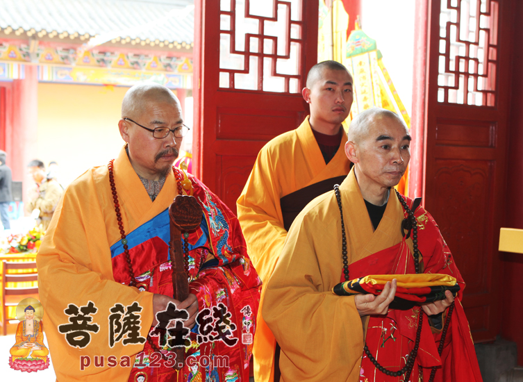 浙江省佛教协会副会长 宁波市佛协会长 天童禅寺方丈诚信大和尚(右)