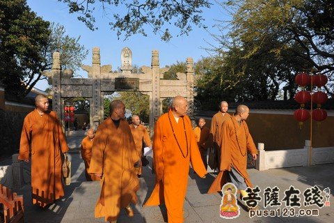 普陀山佛协会长道慈大和尚一行赴洛迦山检查工作