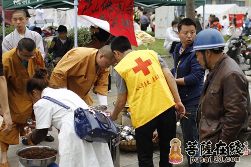 成都文殊院援震纪实3：物资筹集及震区服务