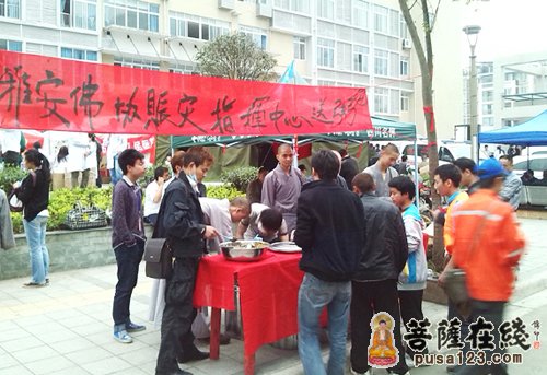 成都文殊院援震纪实3：物资筹集及震区服务