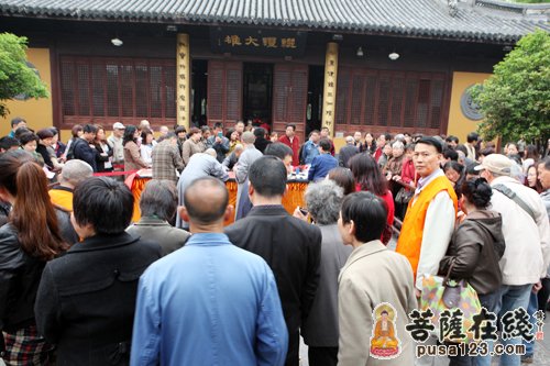 上海龙华古寺方丈照诚大和尚为雅安人民书法赈灾