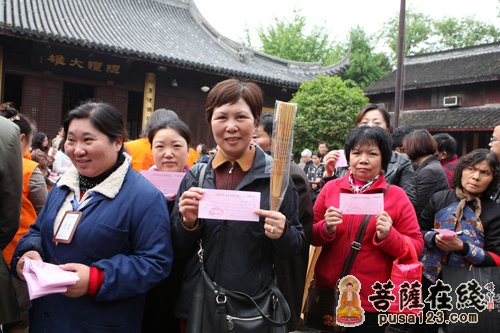 上海龙华古寺方丈照诚大和尚为雅安人民书法赈灾