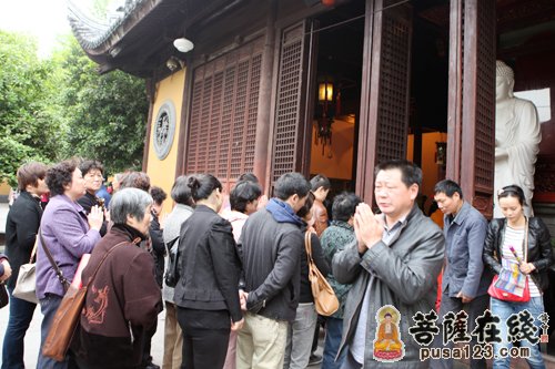 上海龙华古寺方丈照诚大和尚为雅安人民书法赈灾