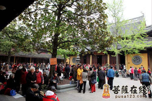 上海龙华古寺方丈照诚大和尚为雅安人民书法赈灾