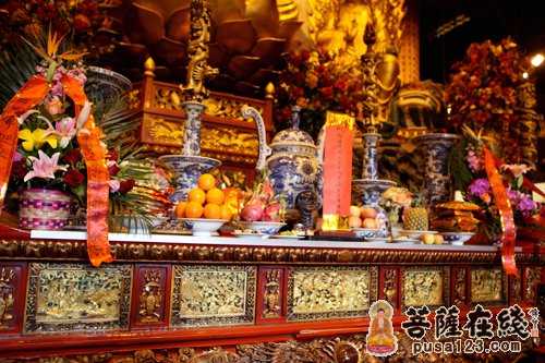上海龙华古寺方丈照诚大和尚为雅安人民书法赈灾