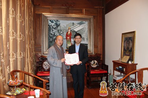 慈善-上海龙华古寺向上海市市红十字会捐款100万元