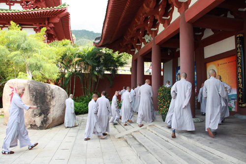 南山寺-弘法寺佛学院执事培训班在三亚南山寺举行结业典礼