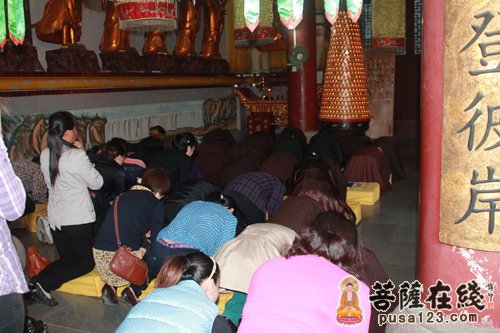 文殊菩萨-文殊菩萨圣诞日 湖北报恩禅寺为当地所有考生祈福